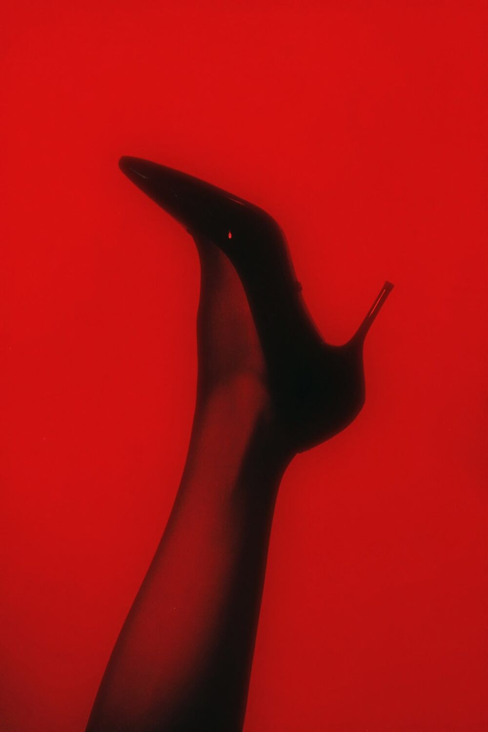A single raised stiletto in red